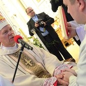 „Czy przyrzekasz swemu ordynariuszowi cześć i posłuszeństwo? Niech Bóg, który rozpoczął w tobie dobre dzieło, sam go dokona”.