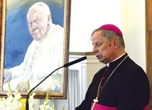 	Wykład o nauczaniu papieża na sesji Rady Miejskiej w Radomiu wygłosił bp Henryk Tomasik.