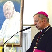 	Wykład o nauczaniu papieża na sesji Rady Miejskiej w Radomiu wygłosił bp Henryk Tomasik.