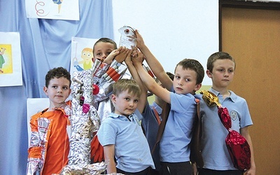 Swoje osiągnięcia zaprezentowały dzieci biorące udział w Ogólnopolskiej Olimpiadzie Kreatywności Destination Imagination.