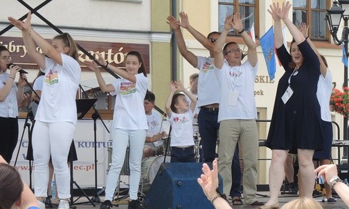 Członkowie Galilei prowadzili modlitwę uwielbienia na żywieckim Rynku