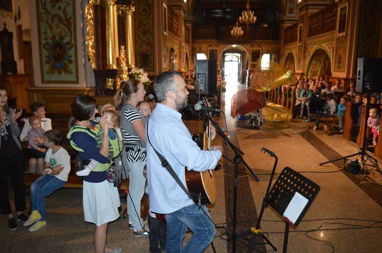 Wspólne śpiewanie i radowanie się w Panu 