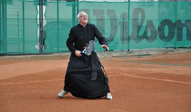 Przy ołtarzu i na korcie