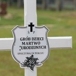 Pochówek dzieci martwo urodzonych w Mielcu