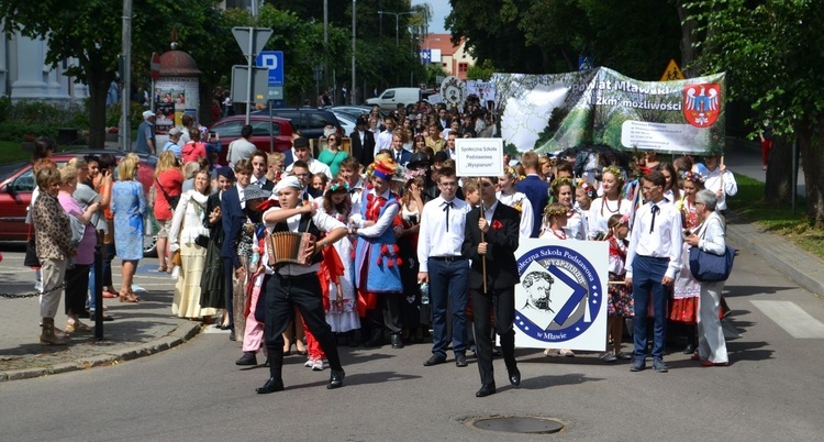 Korowód na 100-lecie niepodległości w Mławie