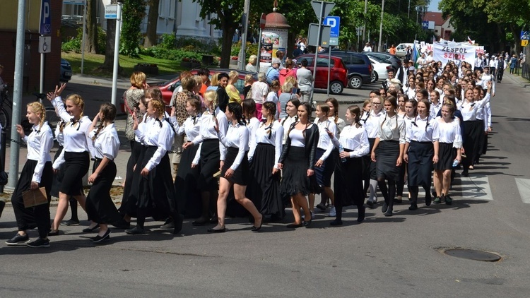 Korowód na 100-lecie niepodległości w Mławie