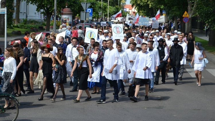 Korowód na 100-lecie niepodległości w Mławie