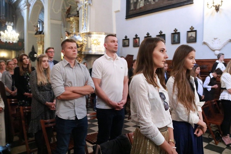 Bierzmowanie katechumenów w kościele św. Marka