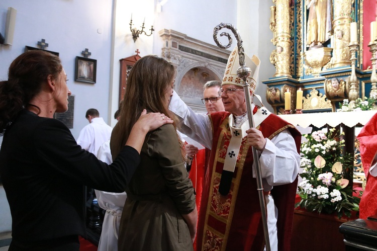 Bierzmowanie katechumenów w kościele św. Marka