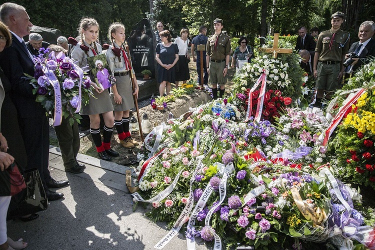 Fioletowa Dama spoczęła na Powązkach Wojskowych