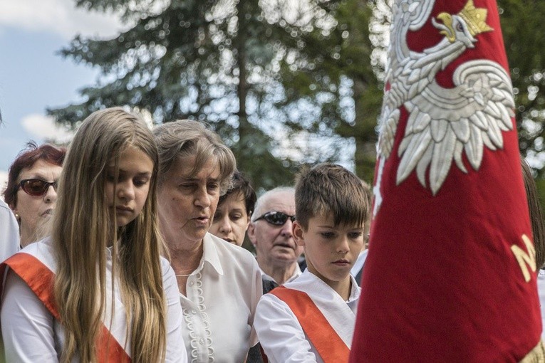 Fioletowa Dama spoczęła na Powązkach Wojskowych