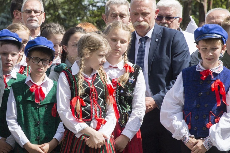 Fioletowa Dama spoczęła na Powązkach Wojskowych