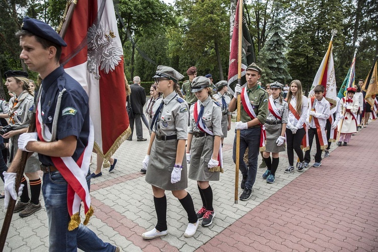 Fioletowa Dama spoczęła na Powązkach Wojskowych