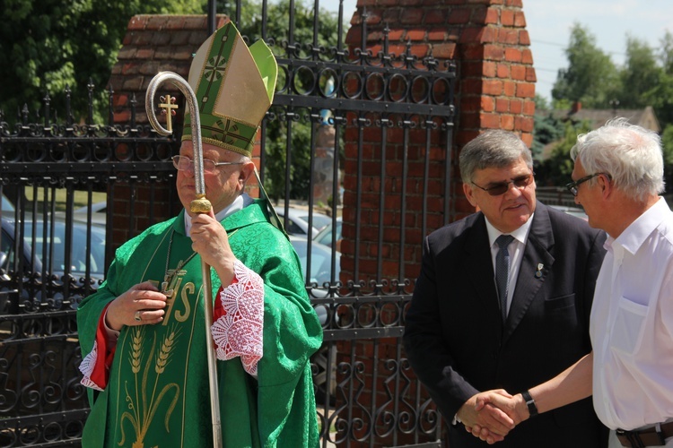 Poświęcenie zegara w Bąkowie Górnym