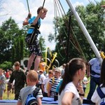 Pokaz antyterrorystyczny podczas pikniku dla lektorów i ministrantów