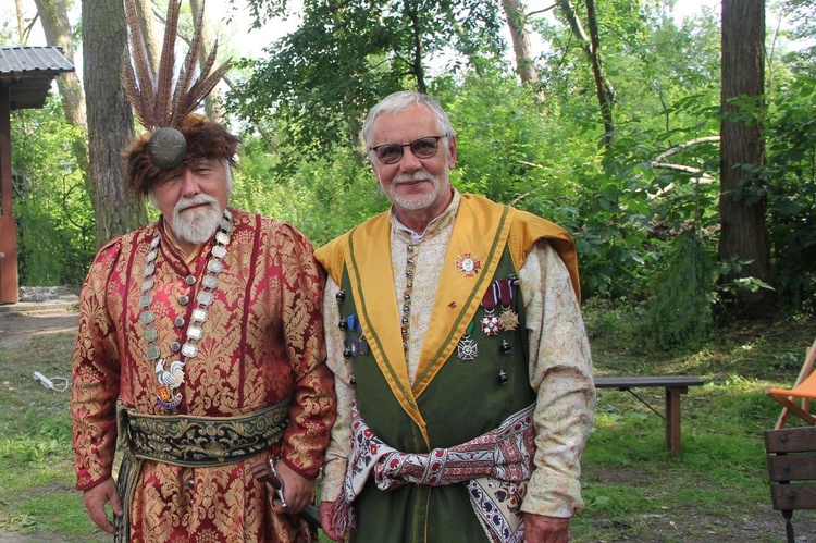 Król Kurkowy 2018 Radomskiego Bractwa Strzelców Kurkowych Krzysztof Iwańczuk (z lewej) z Mariuszem Foglem