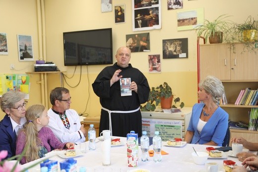 S. Berta Hernandez w szkole bł. Michała Tomaszka w Łękawicy