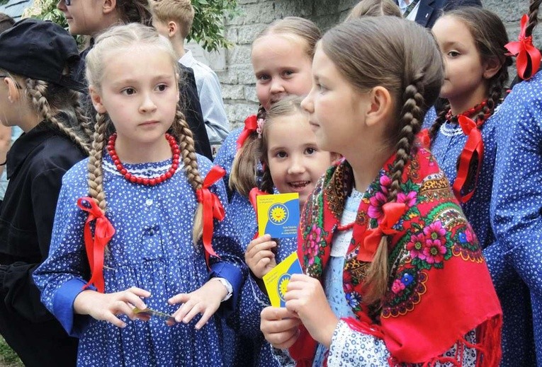 Tablica świętych Kawalerów Orderu Uśmiechu w Leśnej