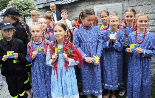 Tablica świętych Kawalerów Orderu Uśmiechu w Leśnej