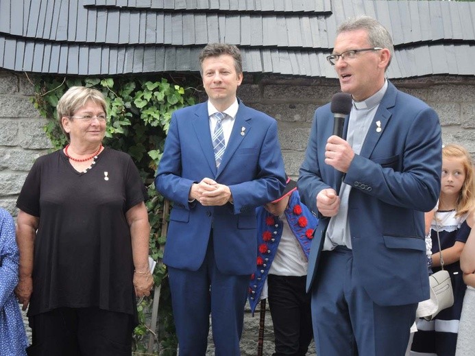 Tablica świętych Kawalerów Orderu Uśmiechu w Leśnej