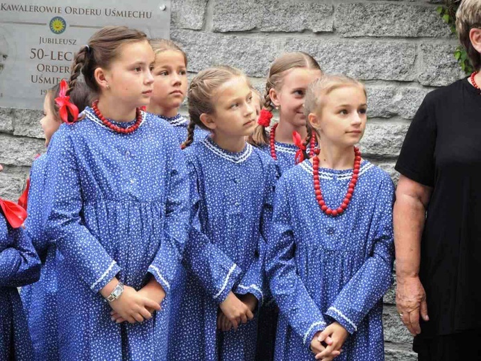 Tablica świętych Kawalerów Orderu Uśmiechu w Leśnej