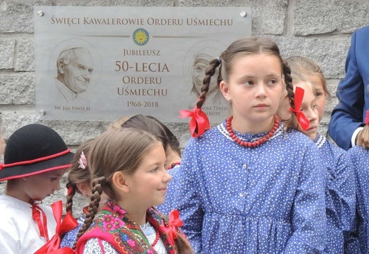 Tablica świętych Kawalerów Orderu Uśmiechu w Leśnej