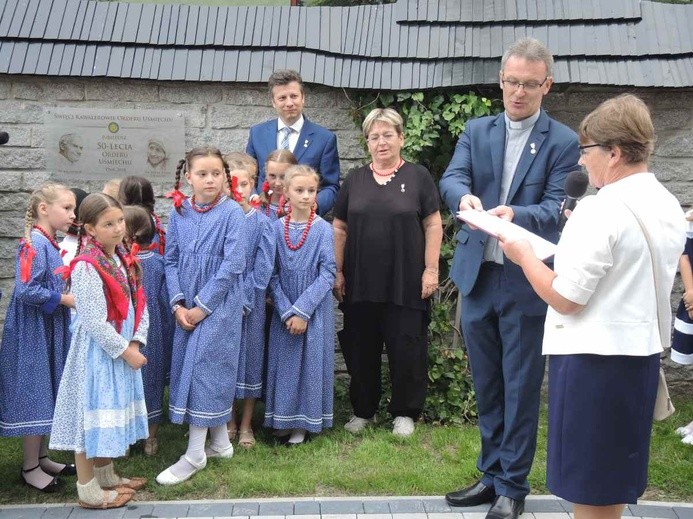 Tablica świętych Kawalerów Orderu Uśmiechu w Leśnej