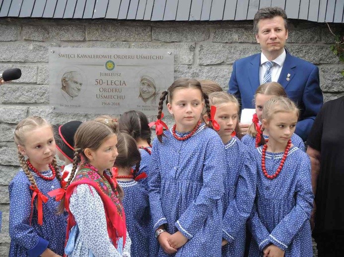 Tablica świętych Kawalerów Orderu Uśmiechu w Leśnej