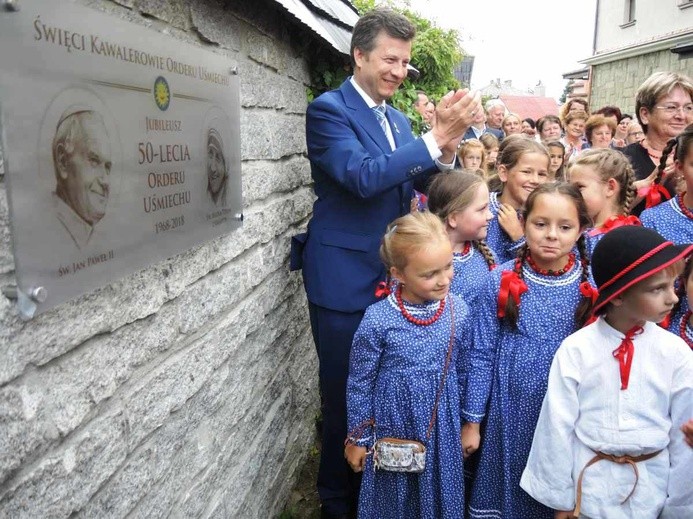 Tablica świętych Kawalerów Orderu Uśmiechu w Leśnej