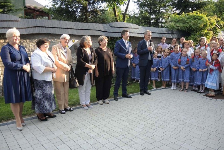 Tablica świętych Kawalerów Orderu Uśmiechu w Leśnej