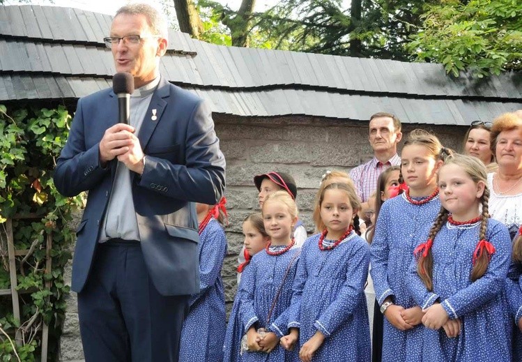 Tablica świętych Kawalerów Orderu Uśmiechu w Leśnej