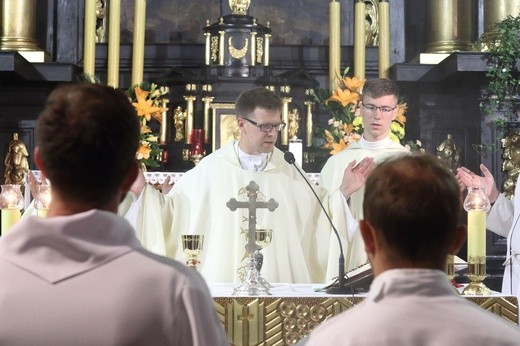 Prymicje w kościele Świętego Krzyża