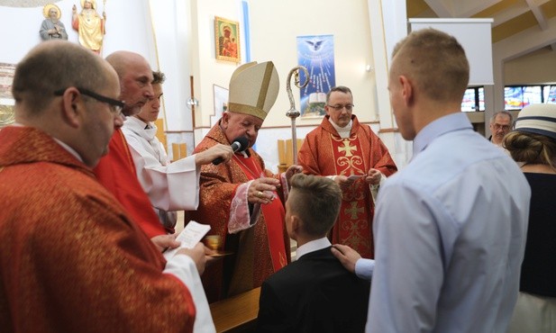 Młodzi z Andrychowa ze św. Janem Pawłem II