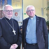 Bp A. Czaja z koordynatorem ds. ochrony dzieci i młodzieży.