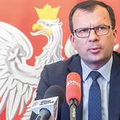 Przedstawiciele rządu zaznaczają, że złożenie wniosku w lipcu lub sierpniu da gwarancję wypłaty świadczenia najpóźniej do 30 września.