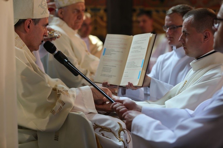 Kapłan ma żyć dla wszystkich