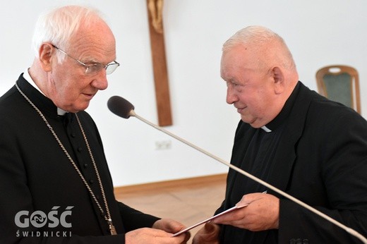 Księża proboszczowie odebrali dekrety w Świdnickiej Kurii Biskupiej około godz. 10.00.