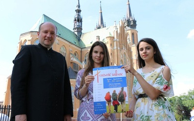 Do udziału w pielgrzymce zachęcają (od lewej): ks. Konrad Wójcik, Marta Krawczyk i Sylwia Kwiatkowska