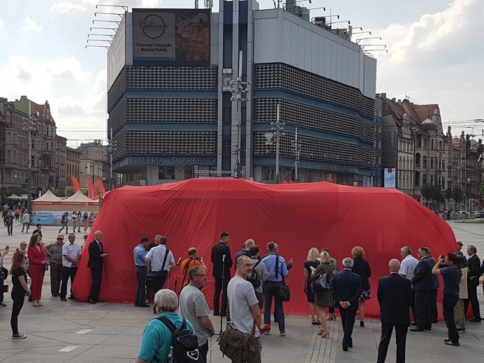 Pierwszy w Europie elektryczny ambulans do pobierania krwi 