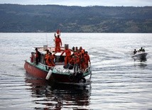 Ponad 190 osób zaginionych po zatonięciu promu na jeziorze Toba