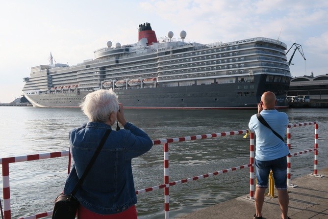 Statek pasażerski "Queen Elizabeth" w Gdyni