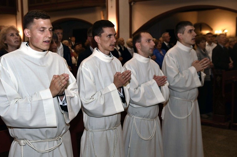 Święcenia diakonatu