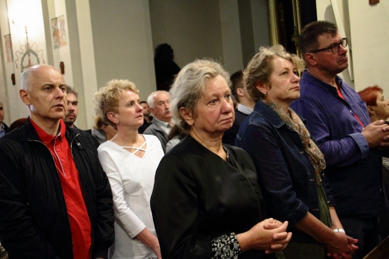 Poświęcenie nowej sukienki na odnalezionym obrazie Matki Bożej Śnieżnej