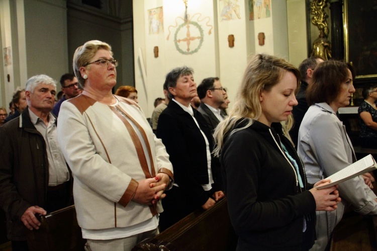 Poświęcenie nowej sukienki na odnalezionym obrazie Matki Bożej Śnieżnej