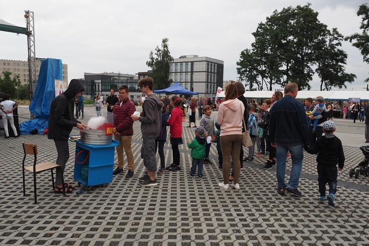 Piknik w parafii MB Nieustającej Pomocy w Mistrzejowicach