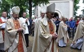 Mężczyźni i młodzieńcy na Górze Świętej Anny
