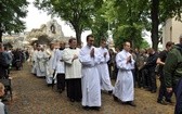 Mężczyźni i młodzieńcy na Górze Świętej Anny