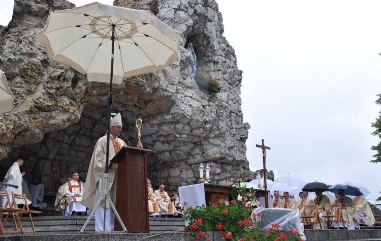 Mężczyźni i młodzieńcy na Górze Świętej Anny