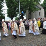 Mężczyźni i młodzieńcy na Górze Świętej Anny