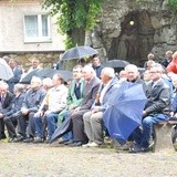 Mężczyźni i młodzieńcy na Górze Świętej Anny
